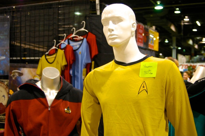 Illustration for article titled Star Trek fandom thrives at Chicago Comic Con